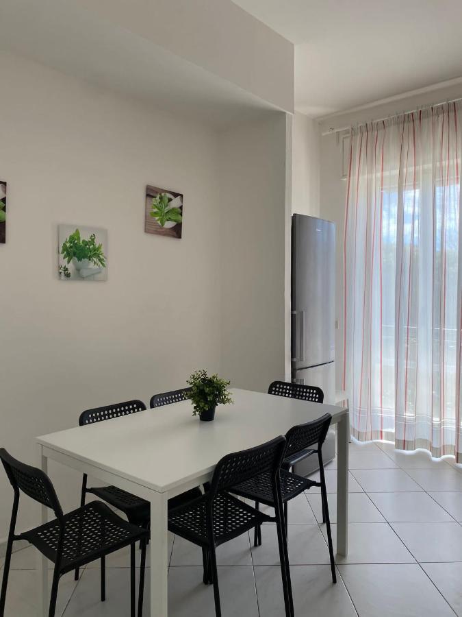 Domus Zagare - Wi-Fi Apartment Baia  Luaran gambar